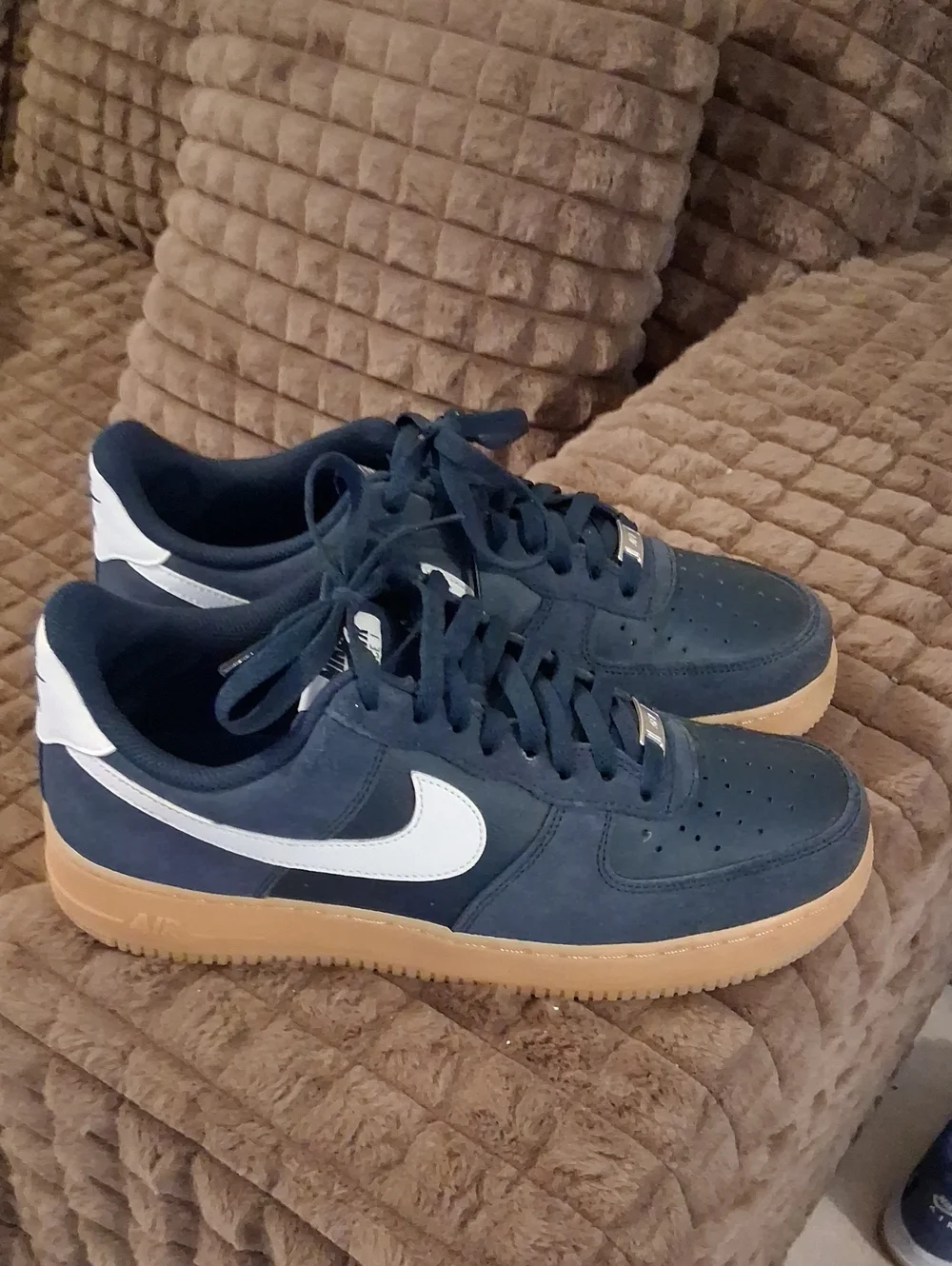 Nike Men's Low-Top Sneakers in Navy with White Swoosh and Gum Sole